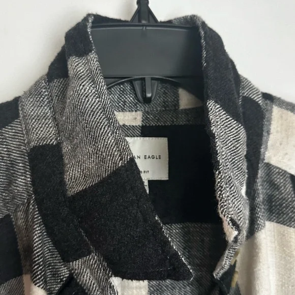American Eagle Women’s Boyfriend Fit Button Down Flannel Top - Picture 4 of 6